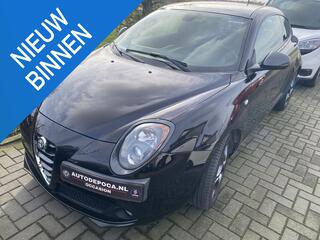 Alfa Romeo MITO 1.4 T Quadrifoglio Verde Panorama dak. Wordt nu gepoetst!