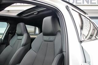 Audi A3 SPORTBACK 35 1.5 TFSI S Edition One S-line 150pk S-Tronic Lederen kuipstoelen|Virtual Cockpit|Panoramadak|LED Matrix|Black