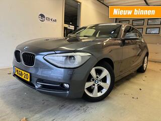 BMW 1-SERIE 116i Upgrade Edition CLIMA LEER NAVI KEY-LESS NAP