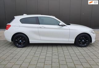 BMW 1-SERIE 118i / AUTOMAAT/ SCHUIFDAK/ LEDEREN BEKLEDING/ NIEUWE VELGEN/ 2015/ 2E EIGENAAR