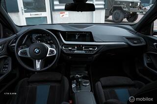 BMW 1-SERIE M135i xDrive Pano|HuD|H&K|MemorySeats|Keyless|Kuipstoelen|Elek.Kofferklep|Stuurverwarming|Line|ACC