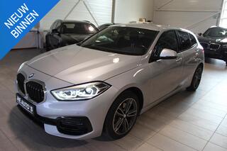 BMW 1-SERIE 118i High Executive | Adaptieve LED | Head up | Sport Line | Verstelbare Lendesteunen en meer