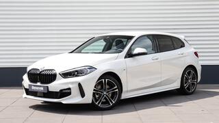 BMW 1-SERIE 118i M-Sport | Achteruitrijcamera | HiFi | Stuurwielverwarming | Shadow-Line