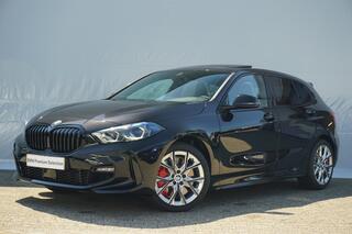 BMW 1-SERIE 5-deurs 120i Executive M Sport Hifi / Panorama Dak / Trekhaak / Adaptive LED