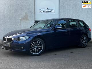 BMW 3-SERIE Touring 318i Essential | Apple Car Play | 18 inch ATS | NL auto | NAP!!!!