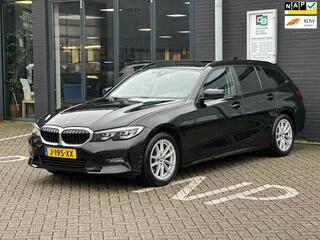 BMW 3-SERIE Touring 318d Executive Edition/1STE EIG/PANO-DAK/XENON/NL-AUTO NAP!!