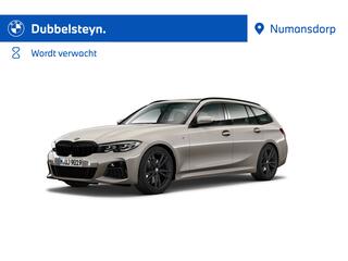 BMW 3-SERIE Touring M340i xDrive | Oxidgrau | Panorama | 19" | Getint glas | HUD | HiFi | Driving ass.