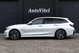 BMW 3-SERIE Touring 330e xDrive M-sport Panodak, Sportleder, Camera, HiFi Premium, Adaptive LED - 2022