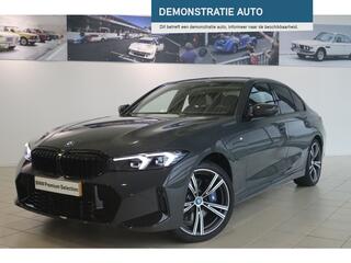 BMW 3-SERIE Sedan 320e M-Sportpakket / Schuif-kantel dak / Harman Kardon Audio