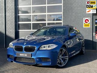 BMW 5-SERIE F10 M5 710 PK | Monte Carlo Blue | Head Up, Schuifdak, Stoelverwarming, Soft Close | Volledige historie, NL-Auto, NAP