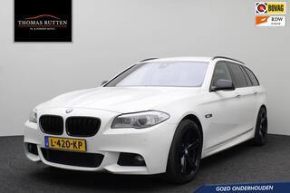 BMW 5-SERIE Touring 535xi High Executive 2013 M-Pakket | Airco | Navigatie | Cruise Control | Achteruitrij Camera | Goed Onderhouden | Elektrische Comfort Stoelen Met Geheugen | Head Up | Boekjes | 2 Sleutels