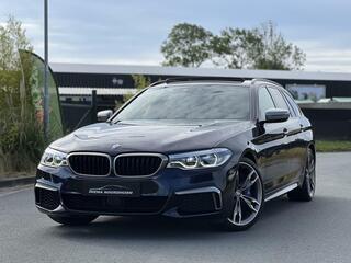 BMW 5-SERIE Touring M550d xDrive Panoramadak|4-wielbesturing|keyless|Head-Up|Camera|Trekhaak|DAB+