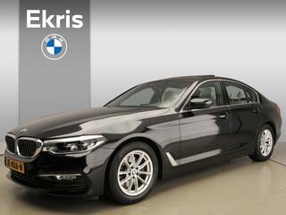 BMW 5-SERIE Sedan 520d LED / Leder / Navigatie / Schuifdak / Trekhaak / Comfortzetels / Stoelverwarming / Alu 17 inch