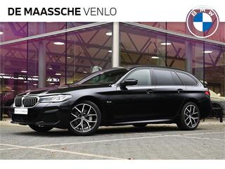 BMW 5-SERIE Touring 530e xDrive High Executive M Sport Automaat / BMW M 50 Jahre uitvoering / Panoramadak / Trekhaak / Massagefunctie / Laserlight / Driving Assistant Professional