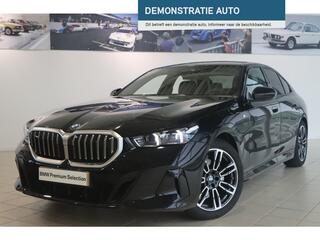 BMW 5-SERIE Sedan 520i M-Sportpakket / Innovation Pack / Driving Assistant Professional / Elektr. Trekhaak