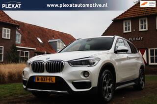 BMW X1 XDrive20i M Sport Aut. | Panorama | Sportstoelen | Full Led | Stoelverwarming | Trekhaak | Mocca Leder | Navigatie |