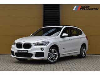 BMW X1 sDrive20i High Executive * M-Sportpakket * Panoramadak * LED * Head-up * Keyless *