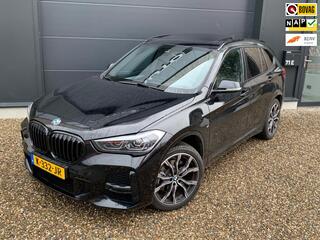BMW X1 SDrive20i High Executive M-Sport | NL auto 1e eig! | Leder | Panoramadak | Head-up | 19" LMV