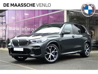 BMW X5 xDrive45e High Executive M Sport Automaat / BMW M 50 Jahre uitvoering / Panoramadak / Laserlight / Trekhaak / Soft-Close / Active Steering / Driving Assistant Professional