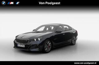BMW i5 Sedan eDrive40 84 kWh | M Sportpakket | Trekhaak met elektrisch wegklapbare kogel | Glazen panoramadak