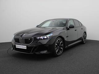 BMW i5 Sedan eDrive40 84 kWh M Sportpakket / Panoramadak / Driving Assistant Professional / Bowers & Wilkins / Adaptieve LED / 21''