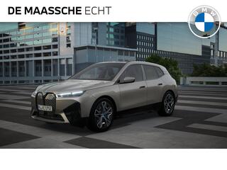 BMW iX xDrive40 Excellence 71 kWh / Panoramadak Sky Lounge / Trekhaak / Driving Assistant Professional / Laserlight / Parking Assistant Professional / Harman Kardon