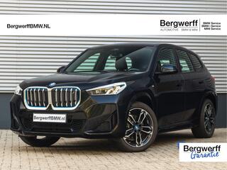 BMW iX1 xDrive30 M-Sport - Camera - Stoelverwarming - Navigatie - 19 inch