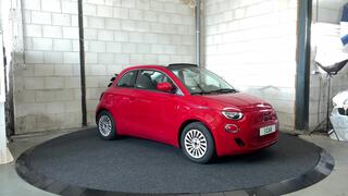 Fiat 500C RED 42 kWh / 308 km WLTP / 118pk / Winterpakket / Keyless Entry & Go Paket / Parkeercamera