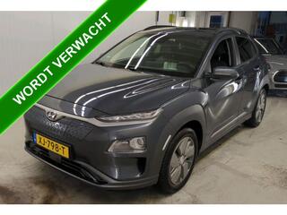 Hyundai Kona EV Premium 64 kWh 100%EV. *¤2.000,- SUBSIDIE* / Navigatie / Pdc+Camera / Xenon / Leder / Stoelverwarming /