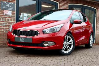 KIA CEE D 1.6 GDI Super Pack Premium | PANORAMA | NAVIGATIE | STUURWIELVERWARMING