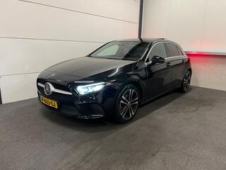 Mercedes-Benz A-KLASSE 180 Business Solution AMG (Thermatic) Schuif/Panoramadak, Ambient Lightning, Adapative Cruisee Control etc.