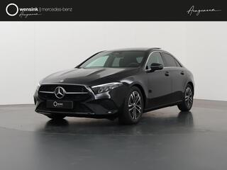 Mercedes-Benz A-KLASSE 180 Business Line Panoramadak | Getint glas | Groot navi | Led verlichting | Facelift model