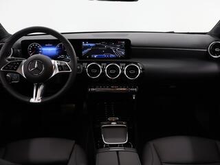 Mercedes-Benz A-KLASSE 250 e | Business Line | Panorama-schuifdak | Privacy Glass | Lederlook | DAB+ | Achteruitrijcamera | Stoelverwarming |