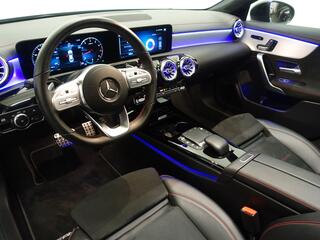 Mercedes-Benz CLA-KLASSE 180 AMG Night Edition Aut- 45s Pakket, Memory, Panodak, Sfeerverlichting, Zitkinematica, Sport Interieur