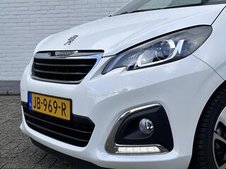Peugeot 108 1.2 Puretech Allure TOP! / Elektrisch vouwdak / Trekhaak / Achteruitrij Camera / Keyless / Climate / Navi / Cruise / Dimlichten automatisch / Lichtmetalen velgen / Mistlampen /