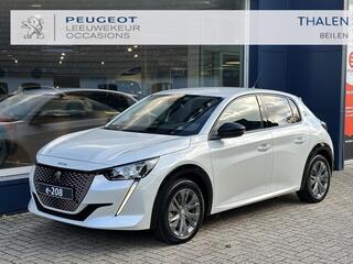 Peugeot e-208 EV Allure Pack 50 kWh | ¤ 24.850 na Subsidie aftrek | Afneembare Trekhaak | Cruise Control | LED Verlichting | Camera | Parkeersensoren |