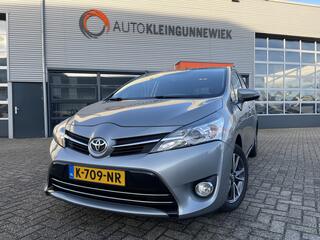 Toyota VERSO 1.8 VVT-i Business 7p. All-season banden / Trekhaak / Camera / Navi / Panoramadak / Cruise control