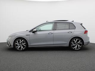 Volkswagen GOLF 1.5 eTSI R-Line 130PK DSG Panoramadak, winterpakket, keyless, park distance control, 18'' lichtmetaal