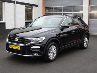 Volkswagen T-Roc 1.0 TSI Style Airco, radio, app-connect, parkeersensoren voor en achter, cruise controle, licht metalen velgen, enz.