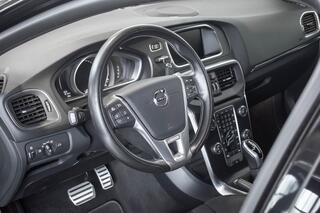 Volvo V40 T3 Automaat Polar+ Sport | Panoramadak | Premium Audio | DAB | Parkeercamera | Alarmklasse 3 | Trekhaak | Keyless entree | Stoelverwarming