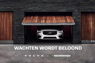 Volvo V60 B4 Plus Dark | SNEL UIT VOORRAAD LEVERBAAR ¤ 2.500,- VOORDEEL | Stoelverwarming | Google | Harman Kardon Audio | 19" LM | Lederen bekleding